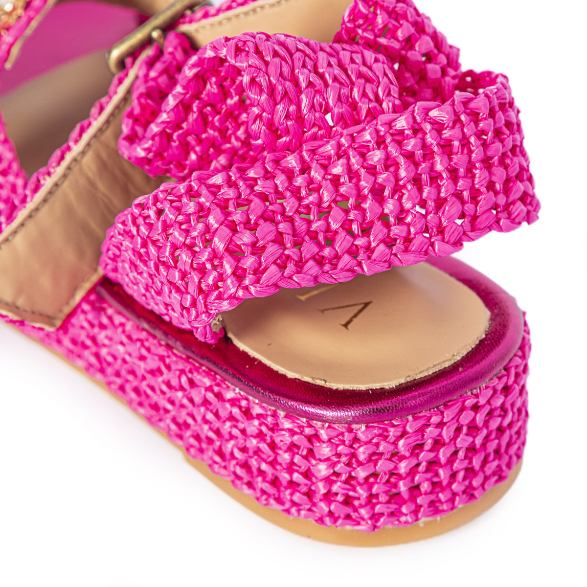 SANDALI IN RAFIA CON PLATFORM E ACCESSORIO GIOIELLO