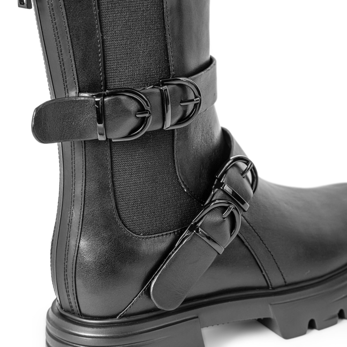 BIKER IN PELLE CON FIBBIE