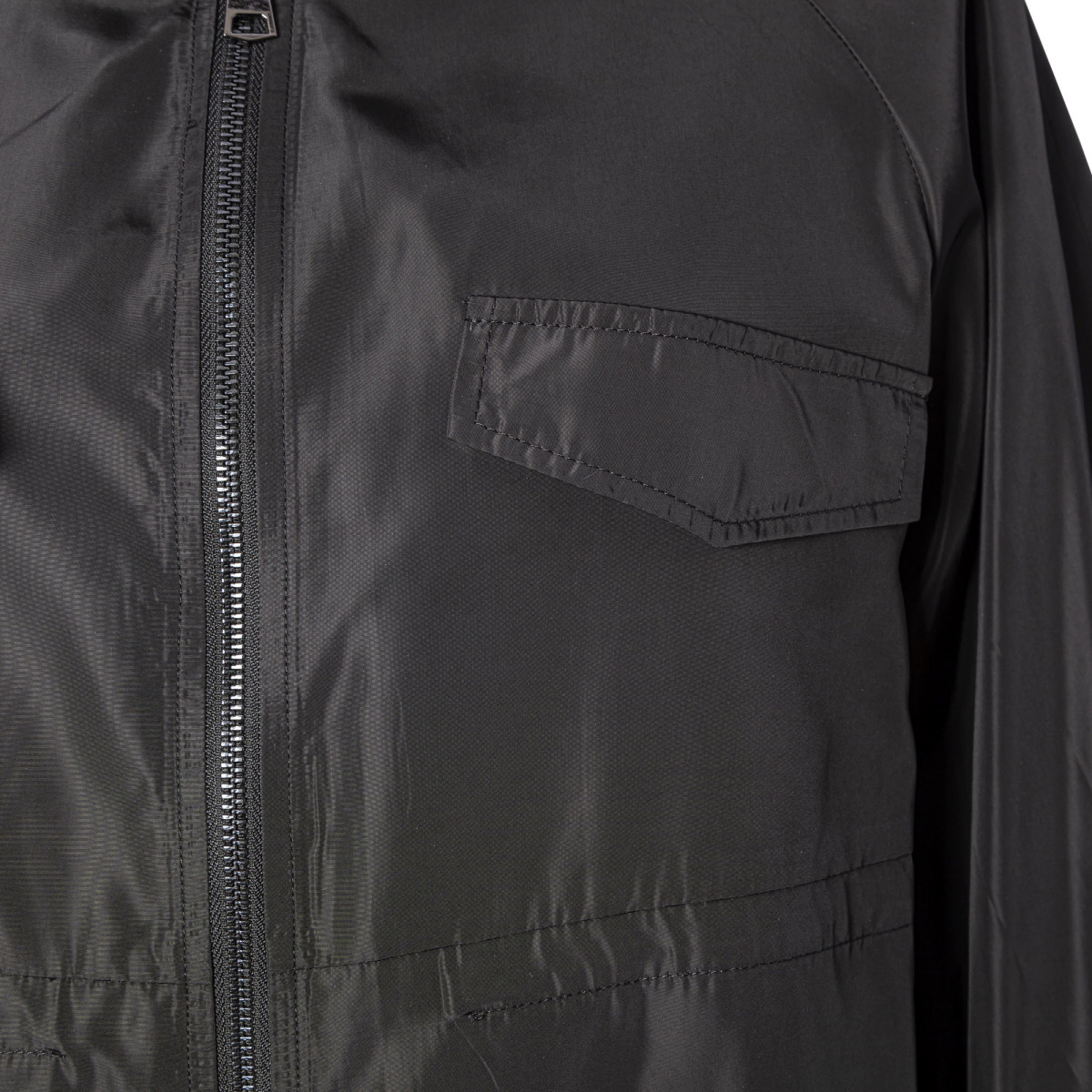PARKA CORTO CON MANICHE AMPIE