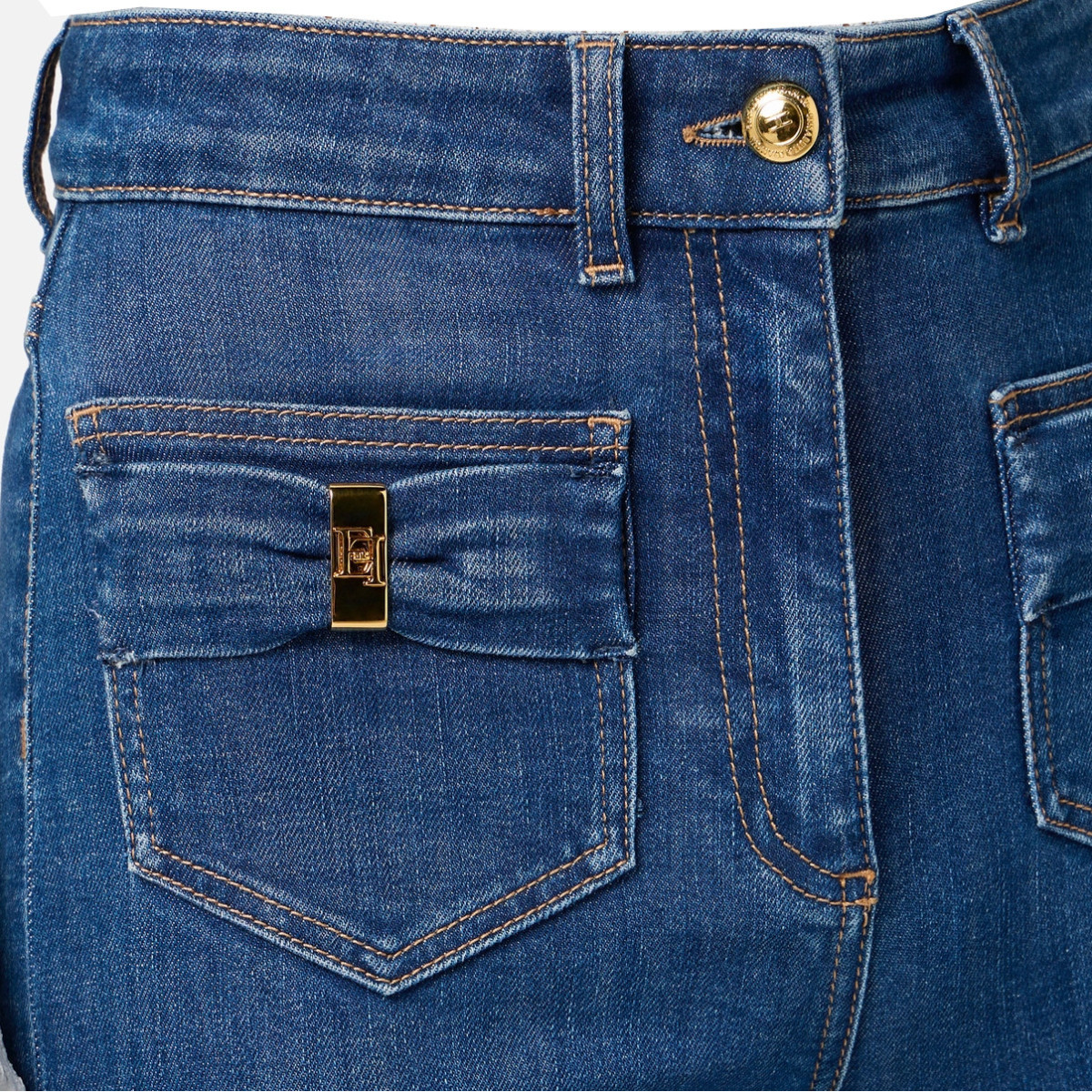 JEANS CON TASCHINI CON DECORAZIONI FIOCCHI