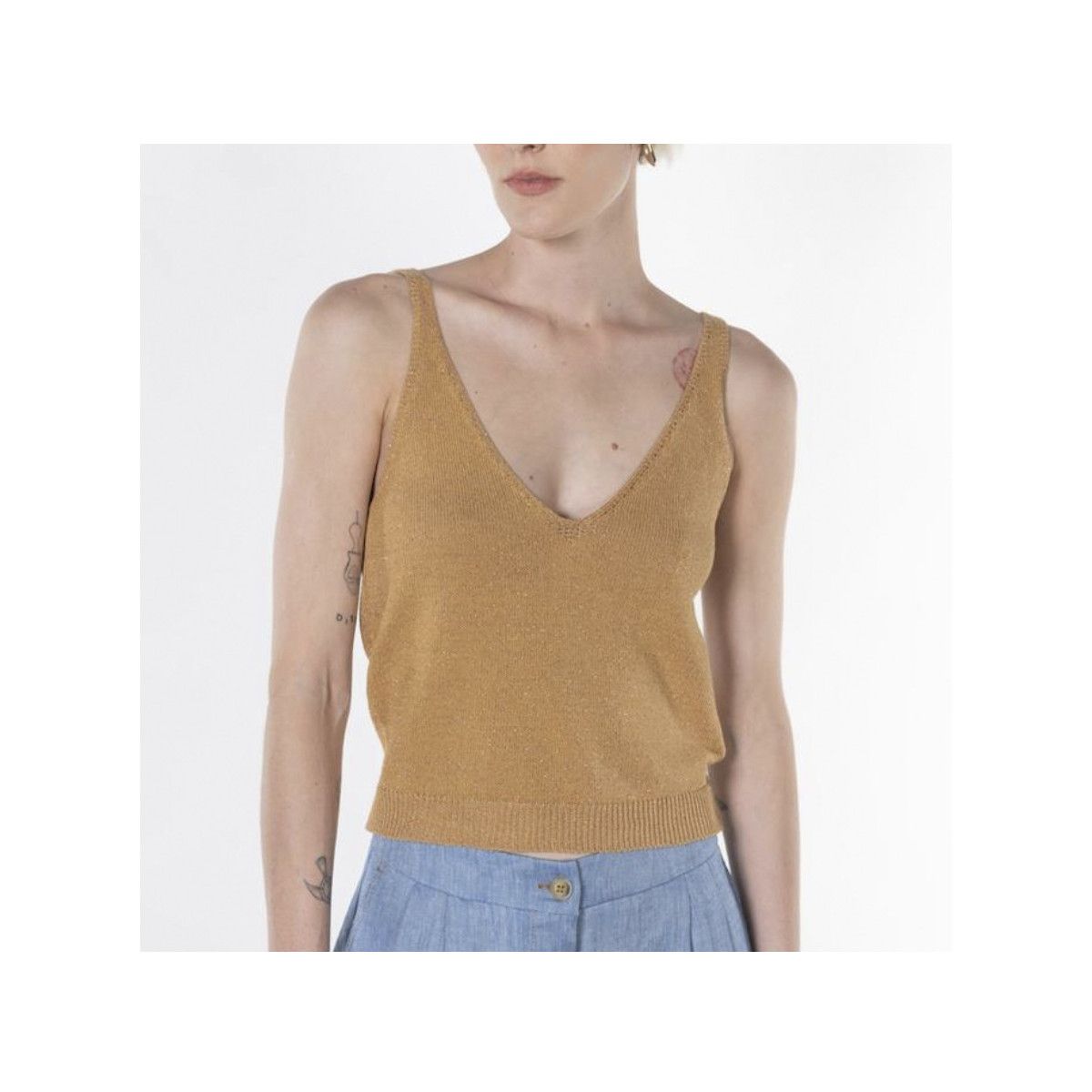 TOP IN MAGLIA CON SCOLLO A V